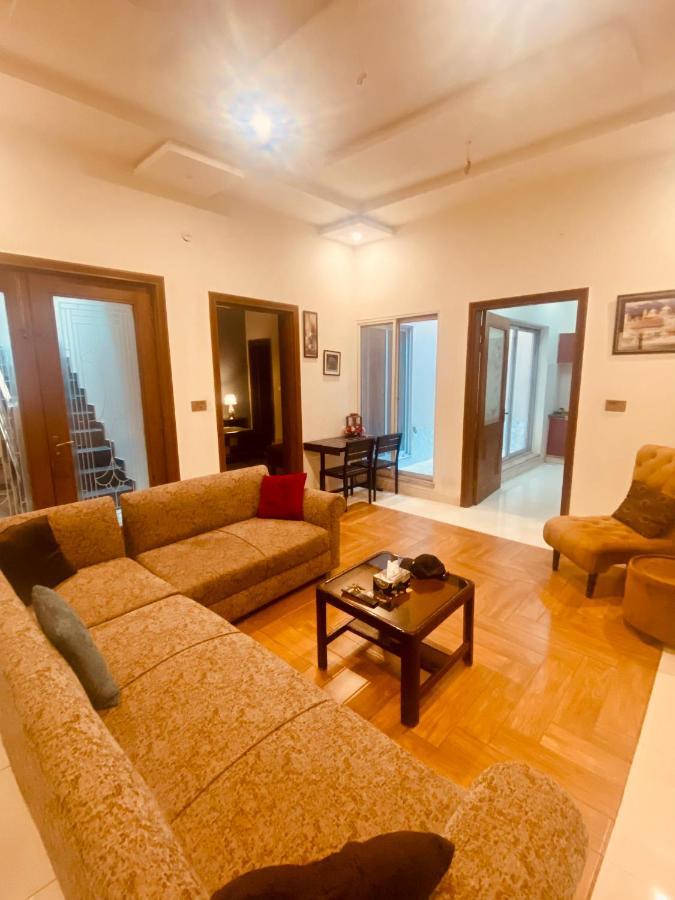 Fully Serviced Holiday Home Near Lyallpur Galleria Faisalabad Ngoại thất bức ảnh