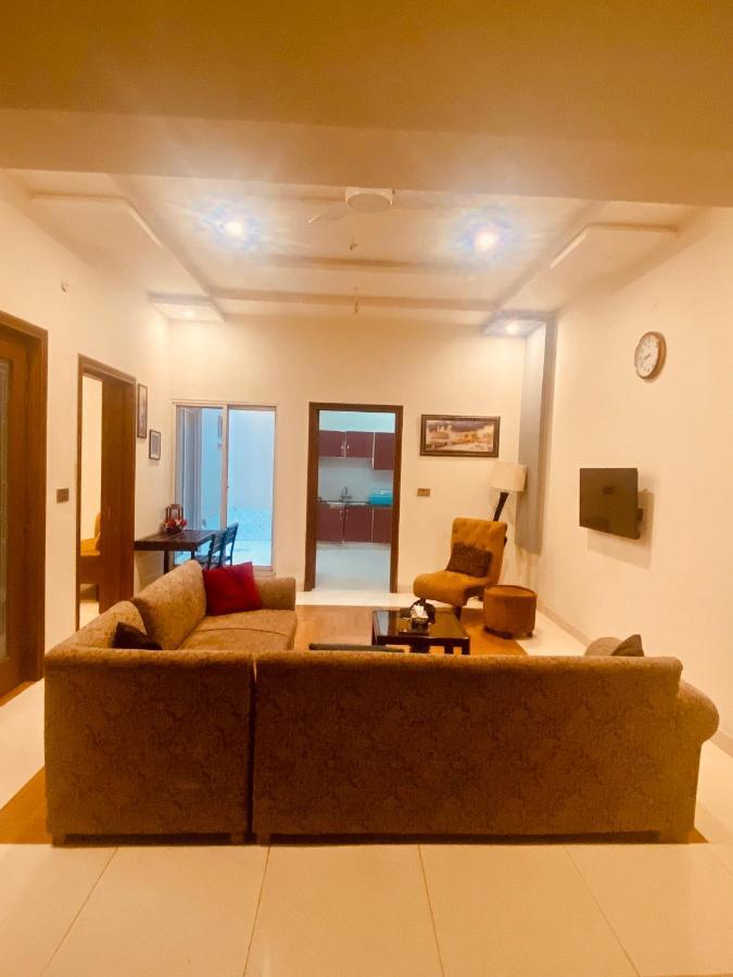 Fully Serviced Holiday Home Near Lyallpur Galleria Faisalabad Ngoại thất bức ảnh