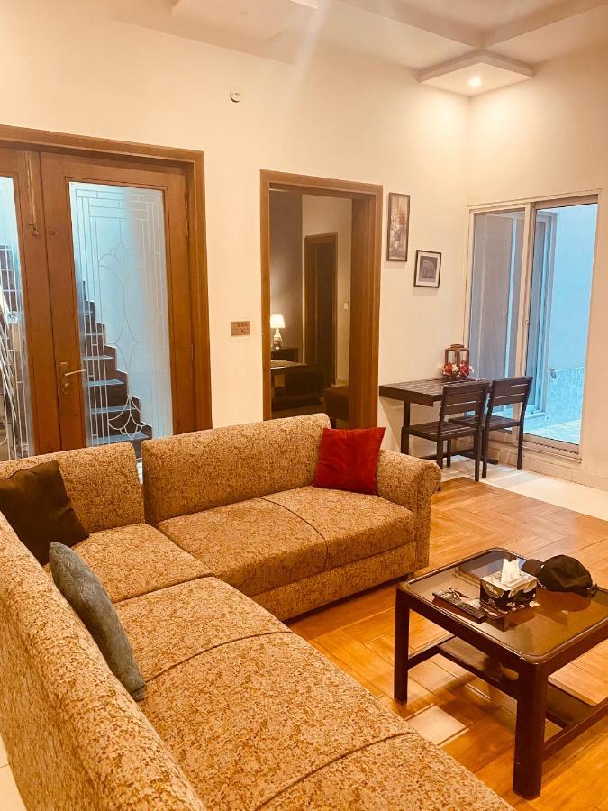 Fully Serviced Holiday Home Near Lyallpur Galleria Faisalabad Ngoại thất bức ảnh