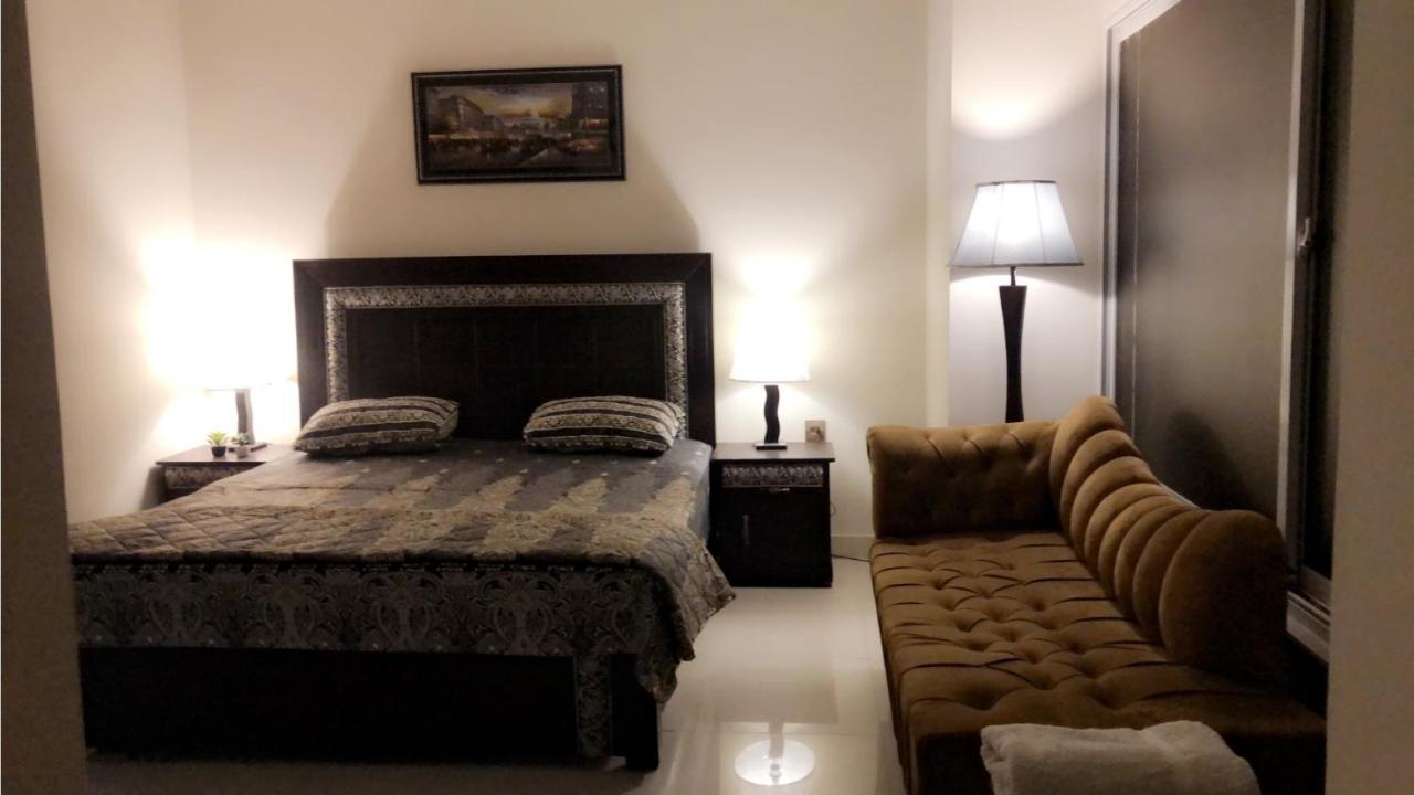 Fully Serviced Holiday Home Near Lyallpur Galleria Faisalabad Ngoại thất bức ảnh