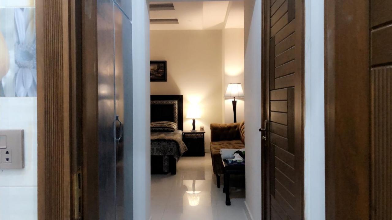 Fully Serviced Holiday Home Near Lyallpur Galleria Faisalabad Ngoại thất bức ảnh