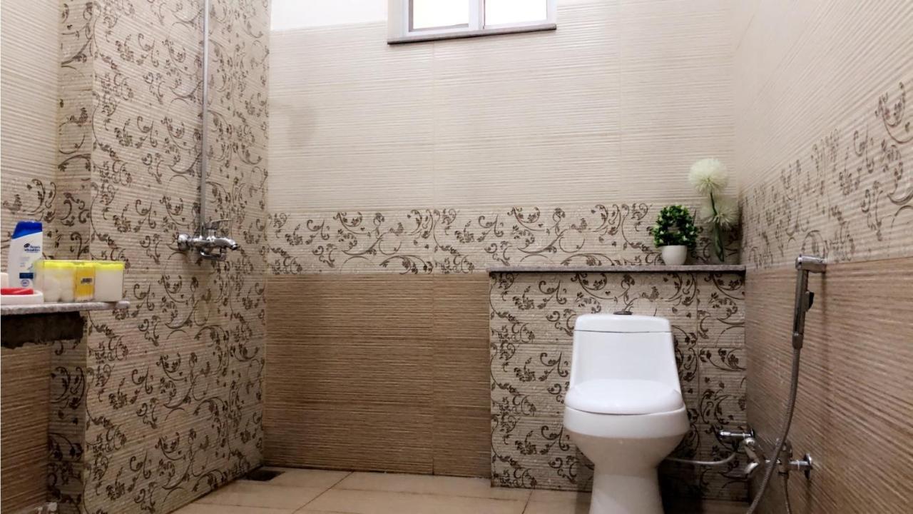 Fully Serviced Holiday Home Near Lyallpur Galleria Faisalabad Ngoại thất bức ảnh