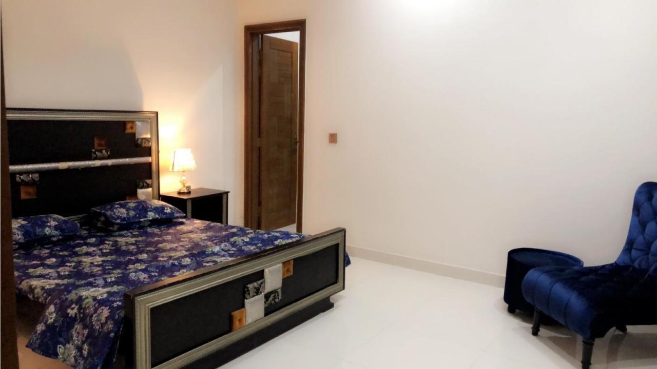 Fully Serviced Holiday Home Near Lyallpur Galleria Faisalabad Ngoại thất bức ảnh