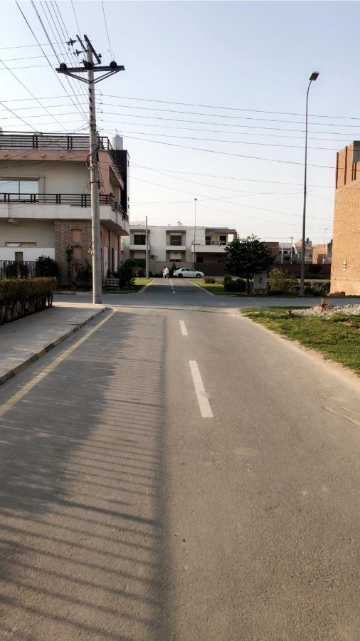 Fully Serviced Holiday Home Near Lyallpur Galleria Faisalabad Ngoại thất bức ảnh